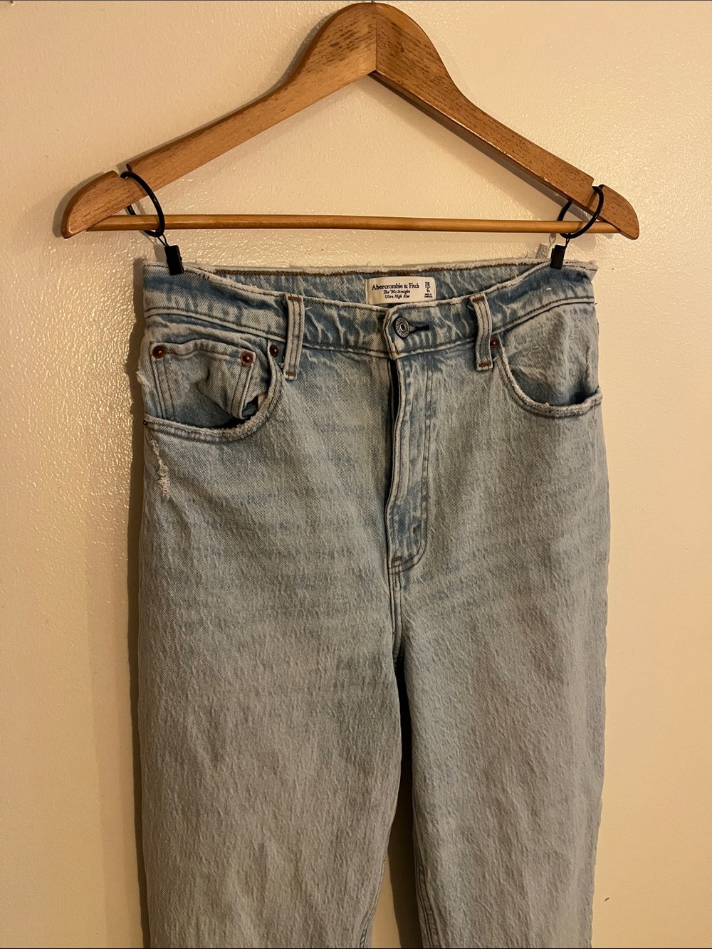 Abercrombie & Fitch Light Blue 90s Straight High Rise Distressed 28 TALL /6Long
